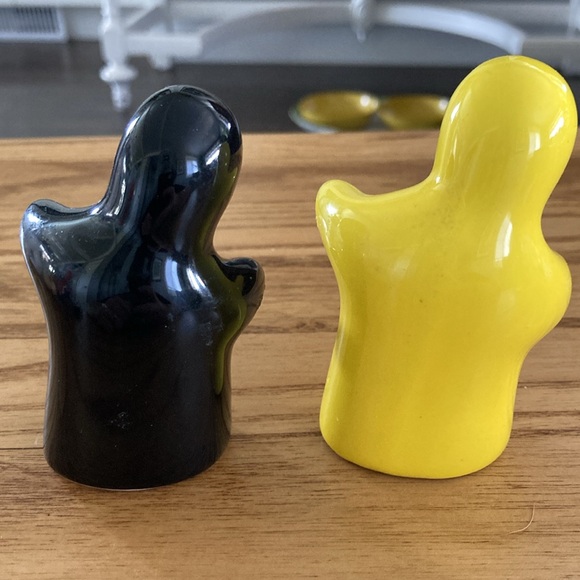Hugging salt & pepper shakers - Picture 3 of 4